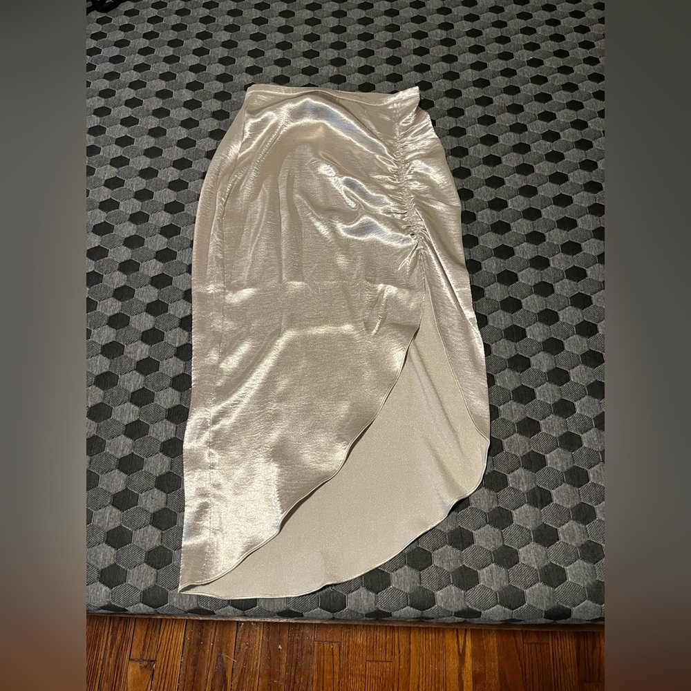 Size 6 BB Dakota silver metallic midi skirt with side slit